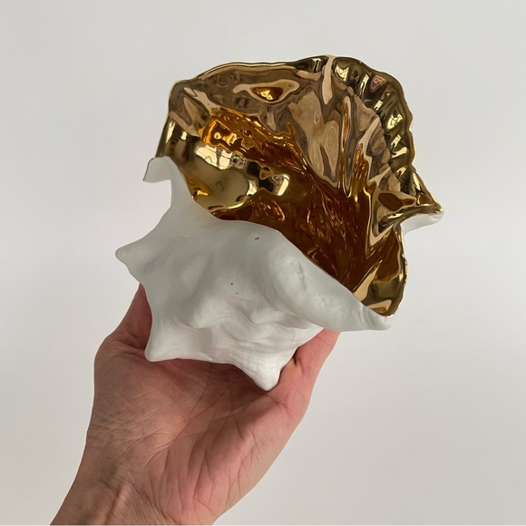 White Conch Shell with Gold Glaze Vase - Picture 6 of 16